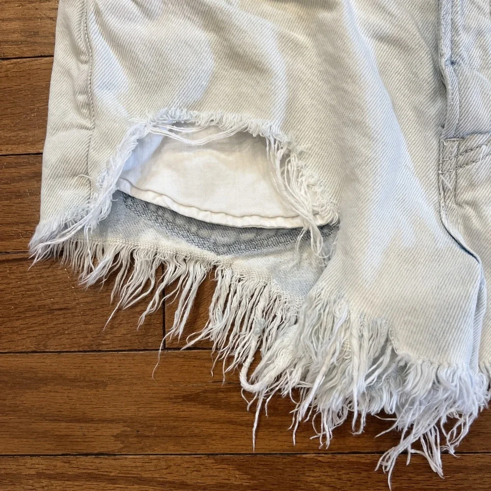 We The Free Free People Denim Shorts 25 US 2 Light Wash Frayed Button Festival